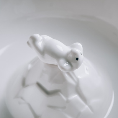 Bear-inside Patten Ceramic Bowls