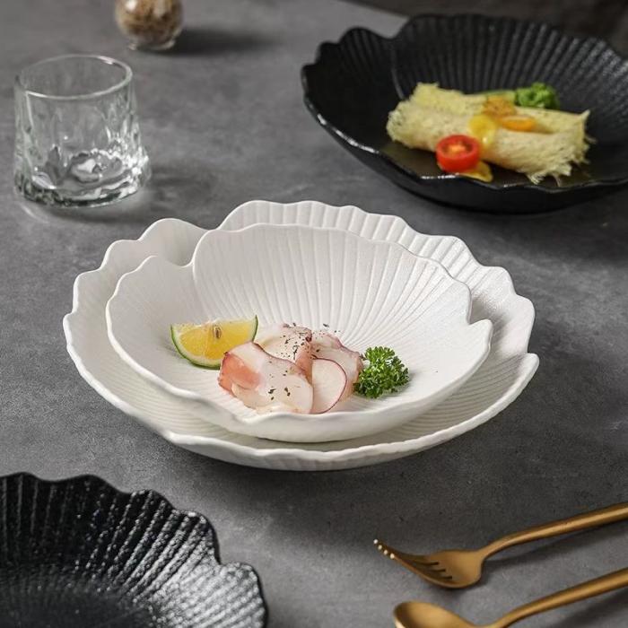 Black& White Petal-shape Porcelain Bowl