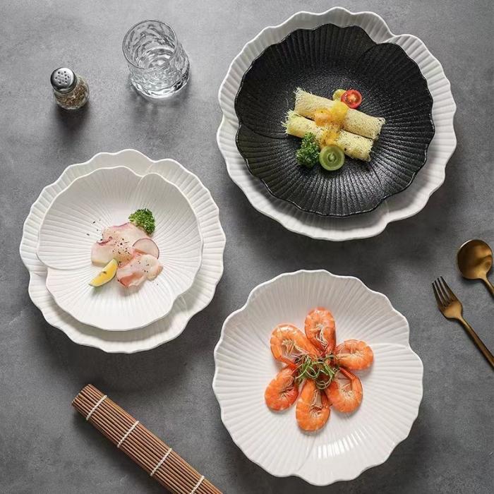 Black& White Petal-shape Porcelain Bowl